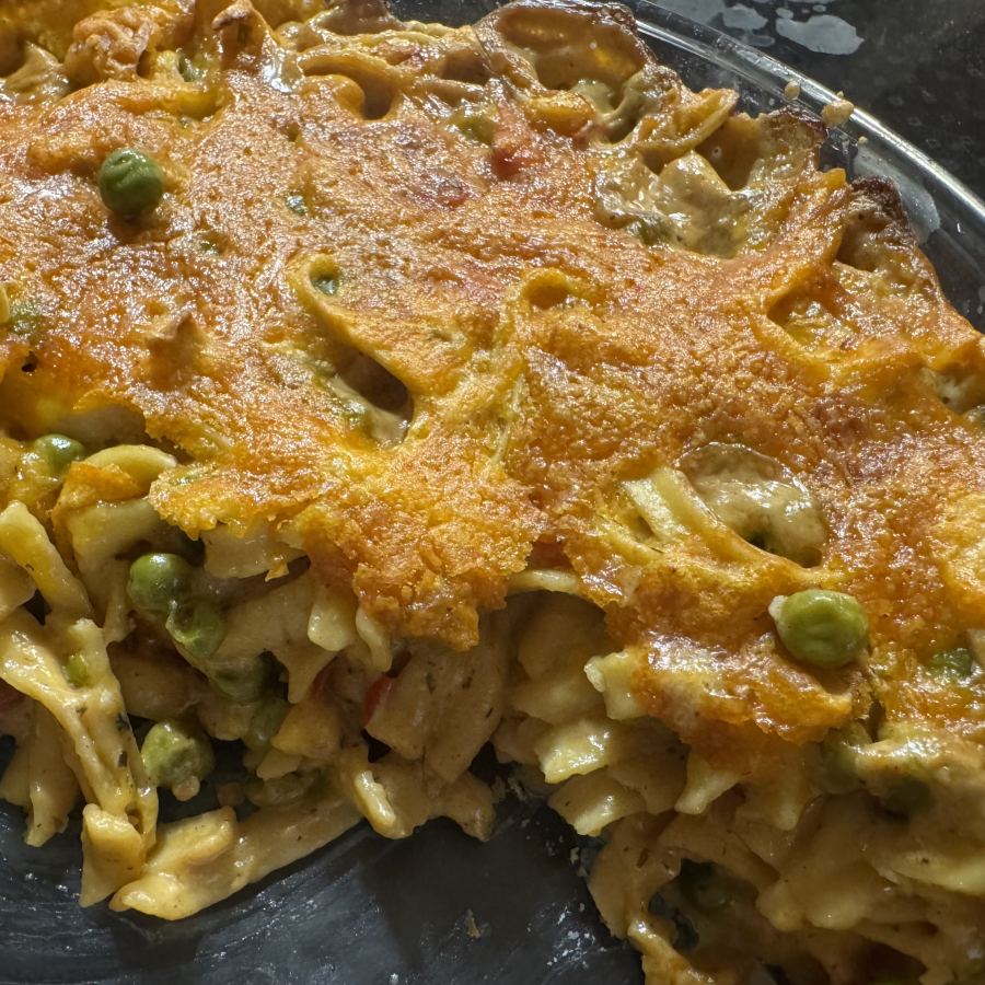 Hähnchen-Spätzle-Auflauf mit Paprika und Erbsen